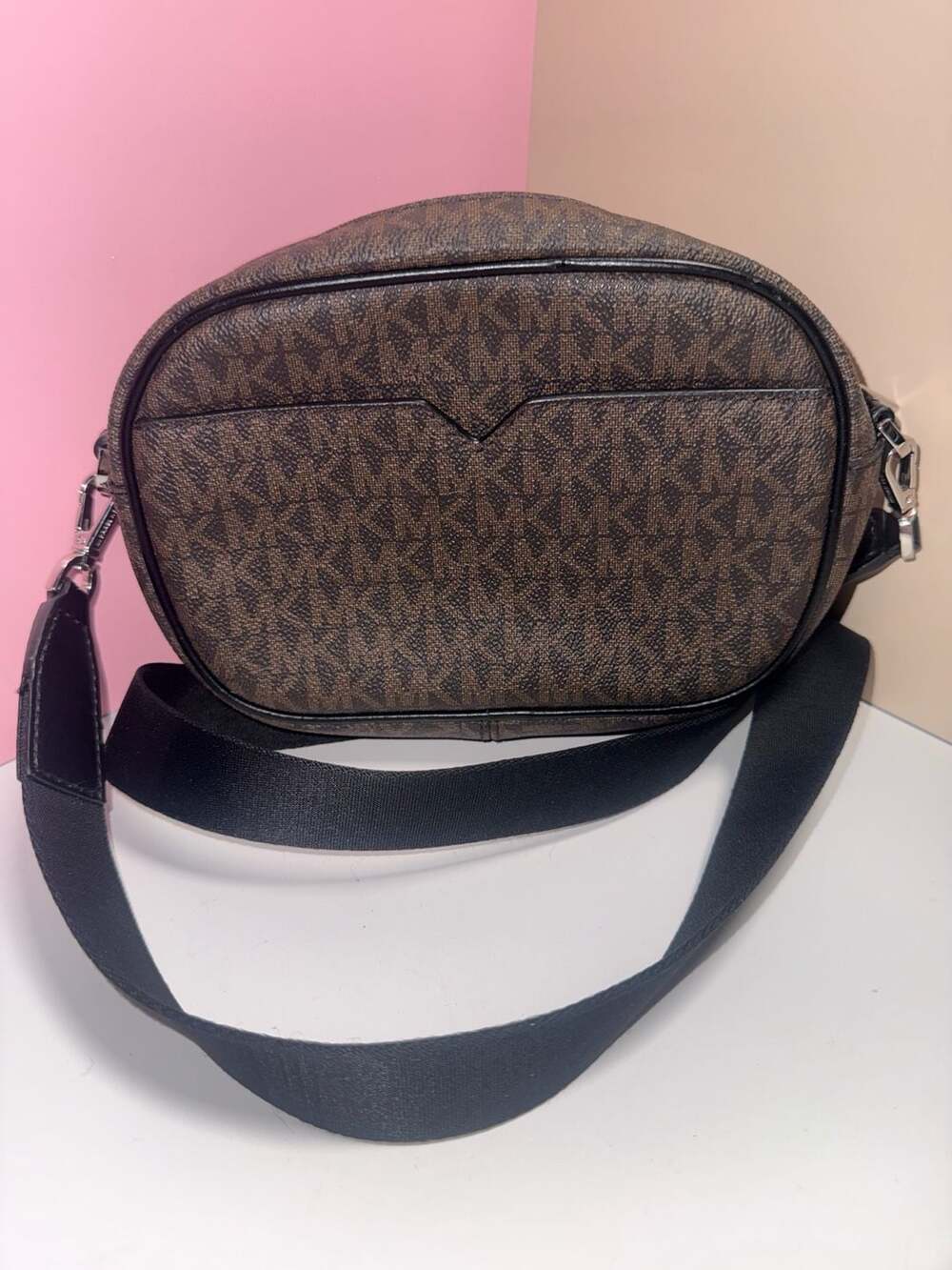 Michael Kors Jet Set Travel Oval Crossbody Camera Bag Brown Logo Stripe - Picture 2 of 3